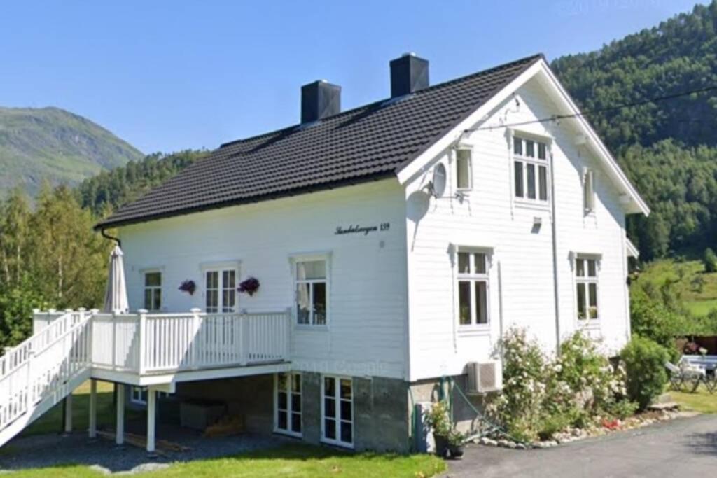 Villa Bakken, Feriebolig Volda Exterior foto